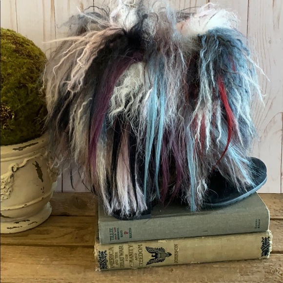 Stuart Weitzman - Picture 4 of 5